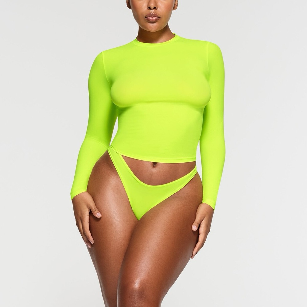 Skims fits everybody green highlighter long sleeve top size small - Picture 2 of 5